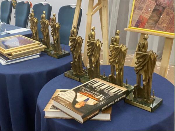 «Директорская ложа» открыла театральный сезон и вручила премию имени Михаила Глуза