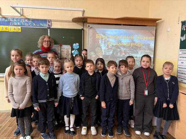 Нам подвиг Сталинграда не забыть